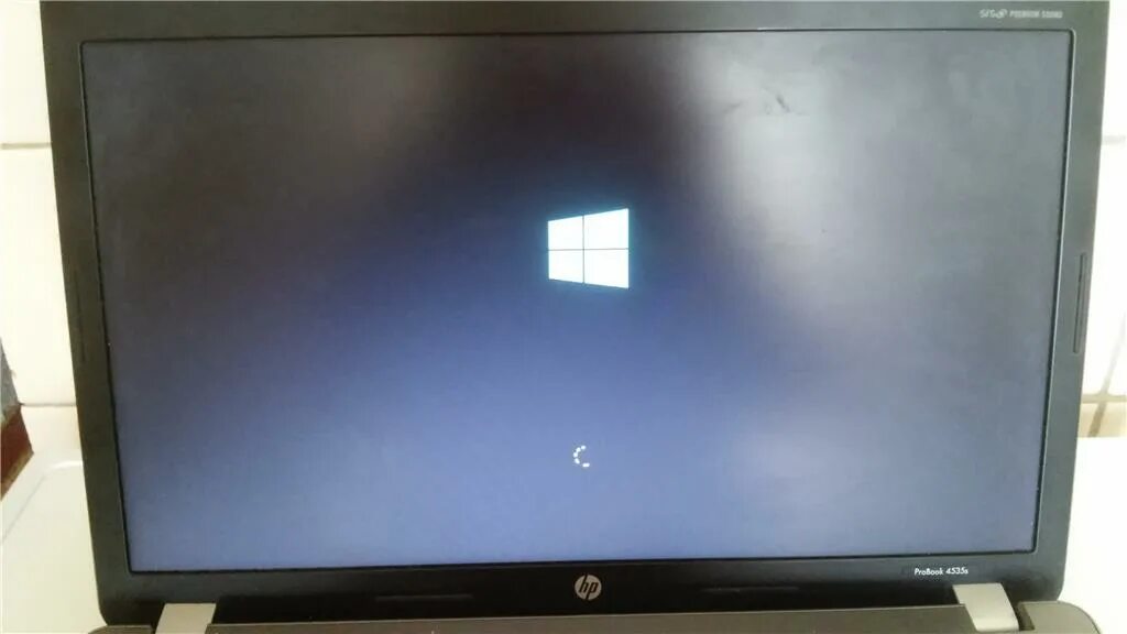 Старый ноутбук Windows 10. Компьютер завис на запуске Windows. Не загружается Windows 7 зависает на логотипе. Установка Windows 8 зависает на лого.