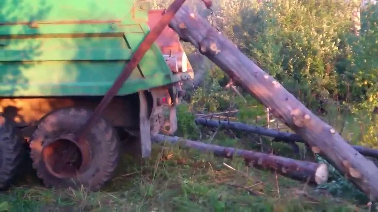 Приспособление для перевозки бревен. Приспособление для погрузки бревен. Самодельный кран для погрузки бревен. Тракторный прицеп для брёвен.