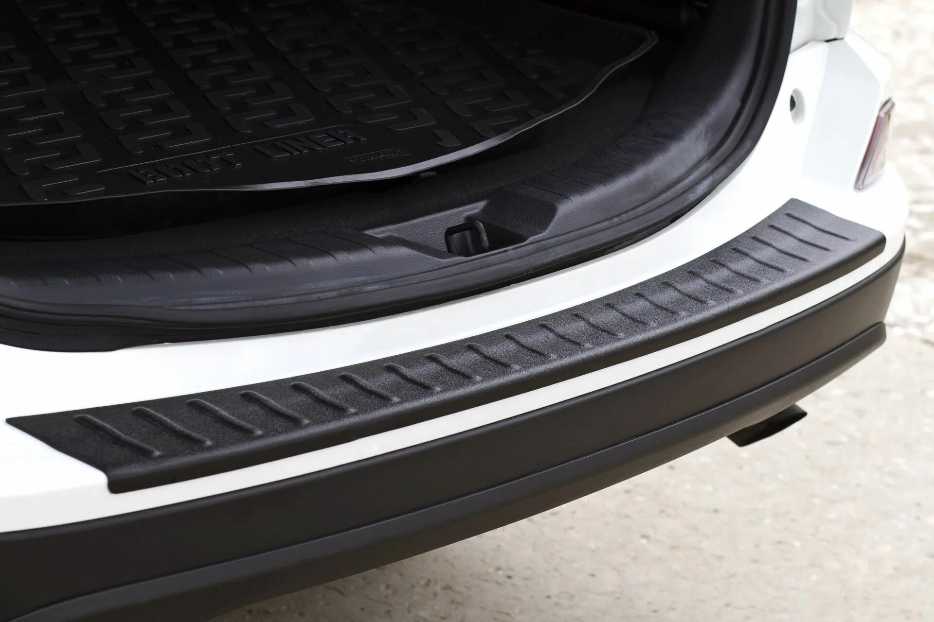 Накладка на бампер toyota rav4 2016. Накладка на задний бампер рав 4. Накладка на задний бампер тойота рав 4 40. Накладка на задний бампер рав 4 2016. Накладка на задний бампер рав 4.