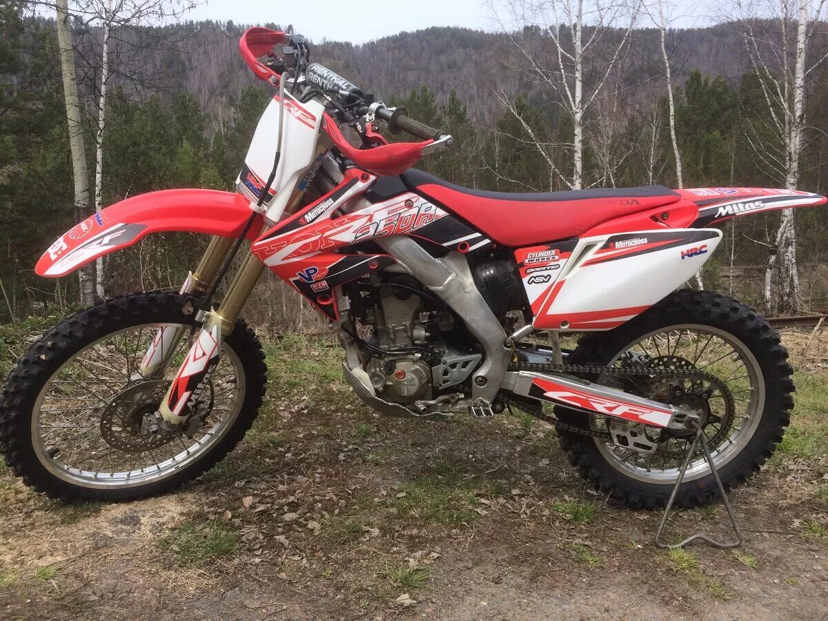 Куплю мотоцикл кроссовый б у. Honda crf250r 2004. Хонда 250 кубов кросс. Кроссовая Хонда 250 кубов. Кроссовый мотоцикл 250 кубов перезарядка.