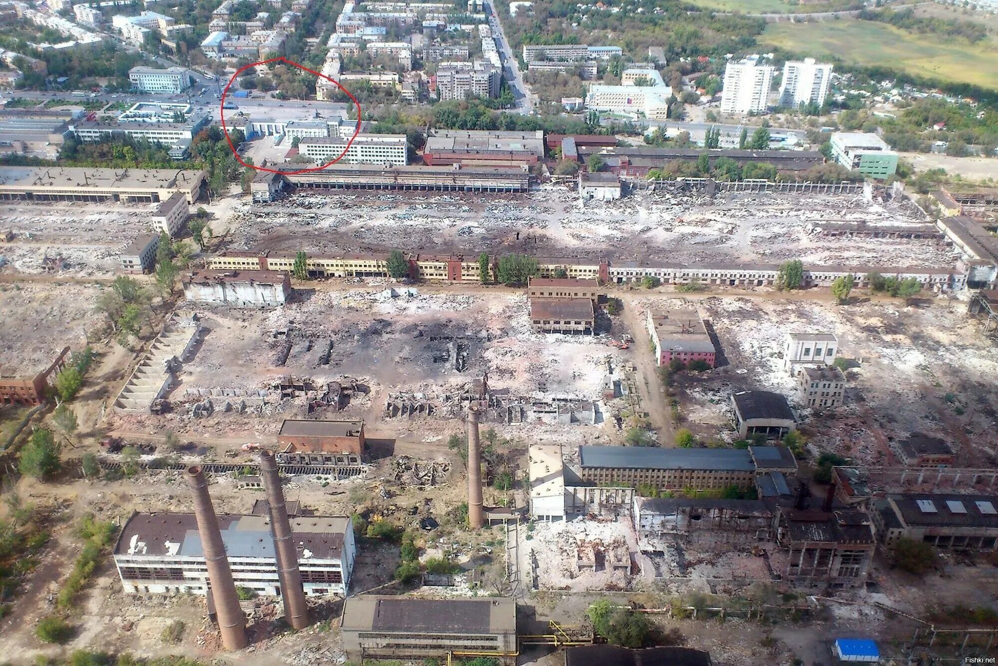 Жк тракторный. Сталинградский Волгоградский тракторный завод. Разрушенный Волгоградский тракторный завод. Развалины тракторного завода Волгоград. Тракторный завод Волгоград разруха.