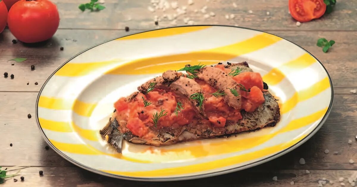 Картошечка с селедочкой и лучком. Чижик селедка. Белькович селедка. Селедка на тарелке. Селедочка с картошечкой.