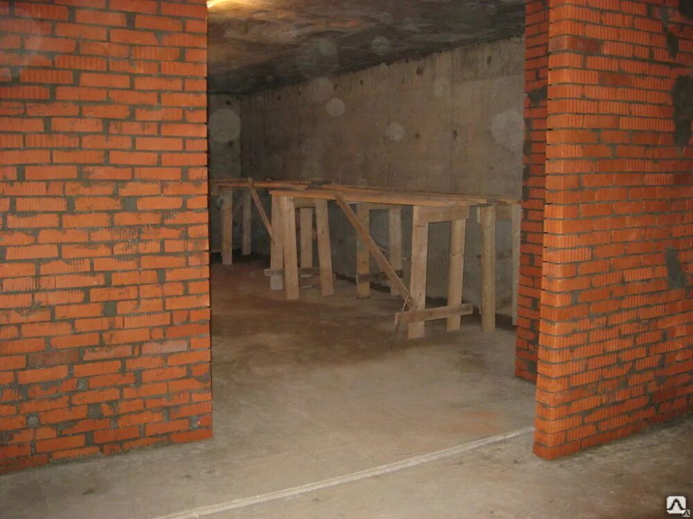 Межкомнатные перегородки из кирпича. Кирпичные перегородки. Кирпичные межкомнатные стены. Кирпичная кладка на стене в интерьере. Перегородка из декоративного кирпича.