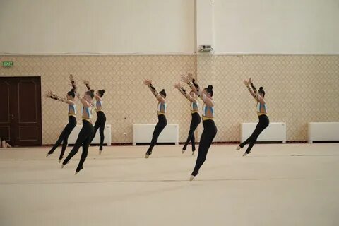 Екі қызбен үйде секс фотосуреттері