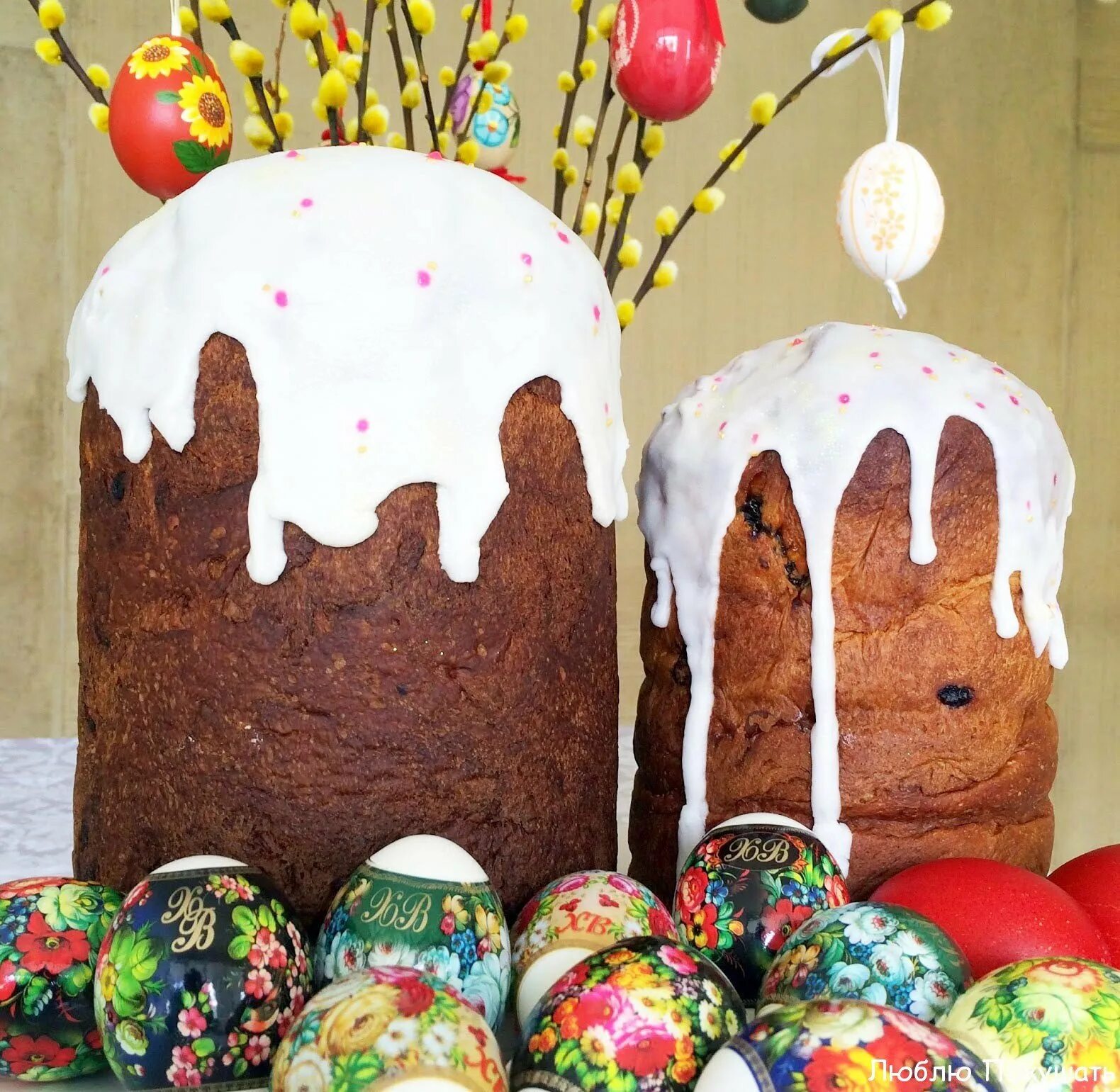 Куда девать пасху. Куличи на пасху. цыганские куличи на пасху. кулич «пасхальный». кулич и яйца на пасху.