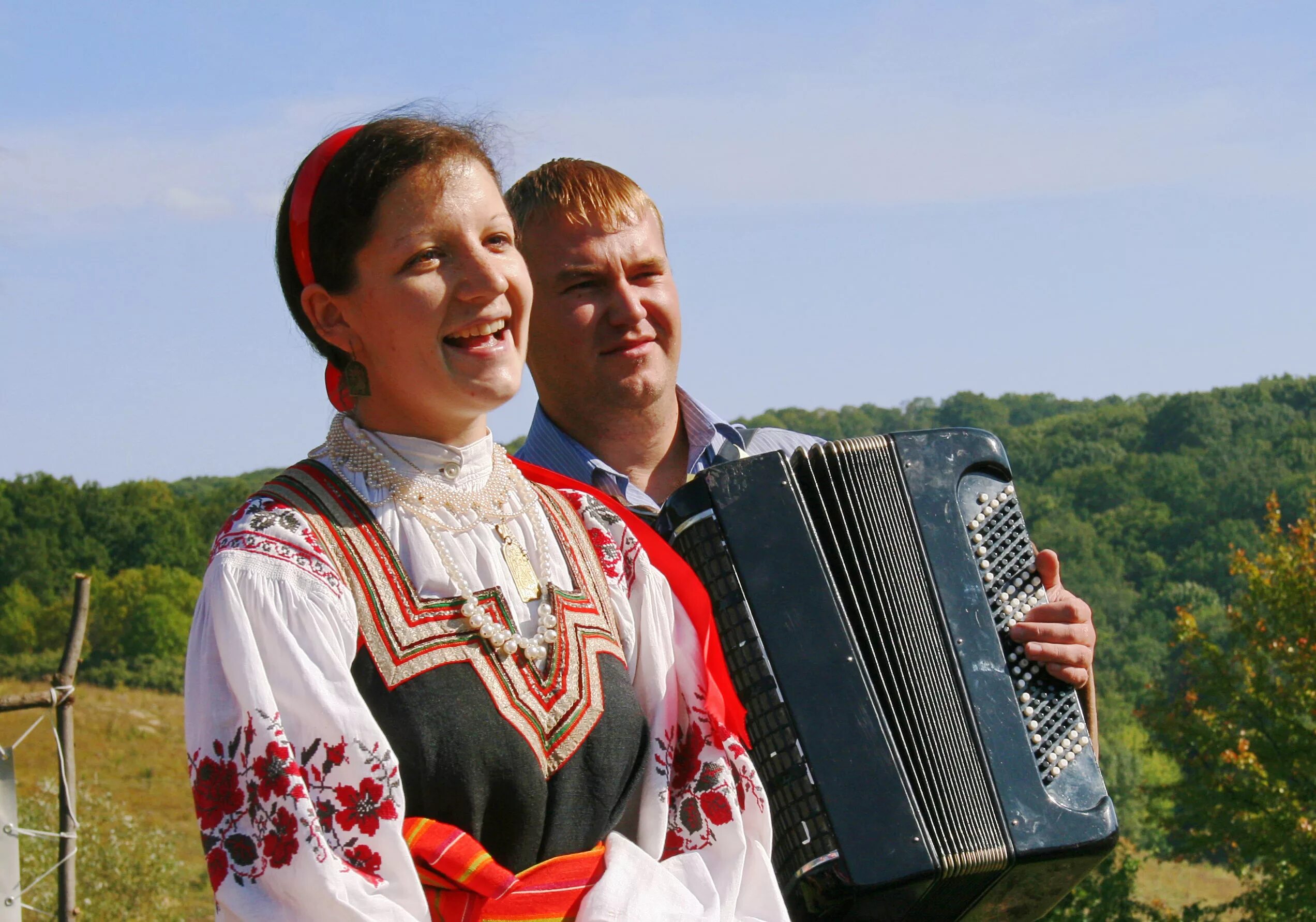 Русские национальные песни. Народная музыка фото. Русские народные песни фото. Сердце в русском фольклоре. Музыкальная Россия.