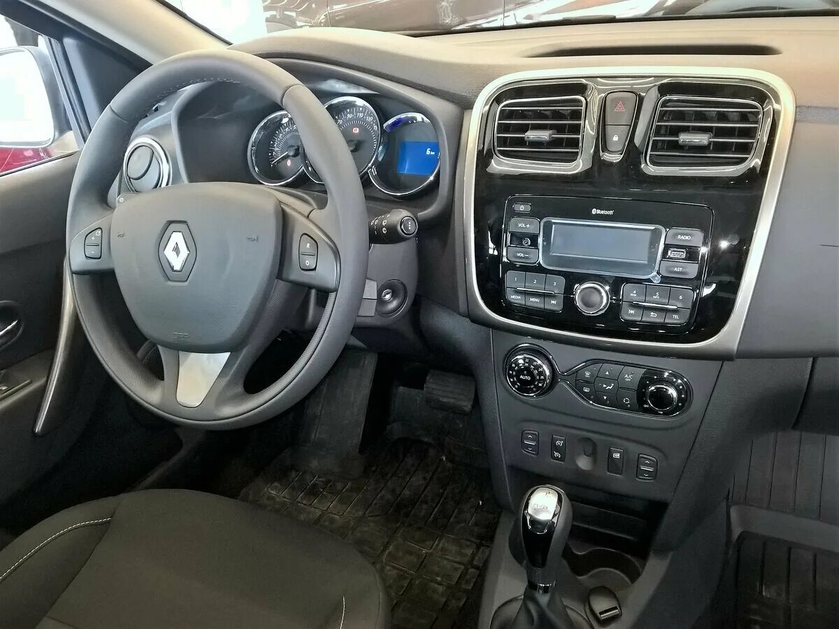 Панель управления renault logan. Рено логан комфорт комплектация 2015. Панель управления логан 2. Руль рено логан 2019. Renault sandero 2021 салон.