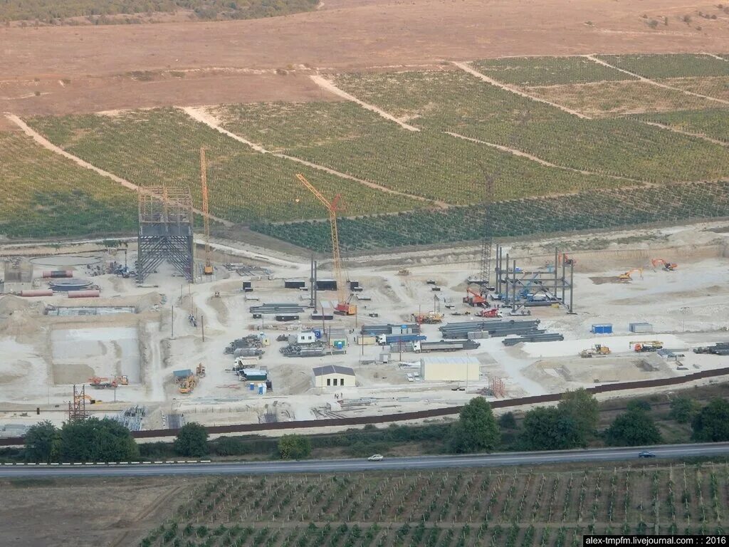 Тэс ударная крымск ход строительства. Стройка спортивных объектов. Строительство ледового дворца в севастополе на мельника. Вид с сапун-горы до постройки тэс. Строительство нового района.