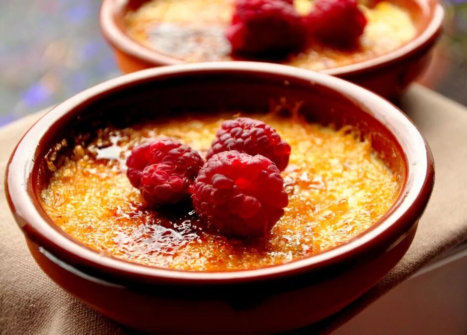 Crema Catalana десерт. Испанский десерт крем Каталана. Крем брюле Каталана. Каталонский крем (crema Catalán). Крем каталана