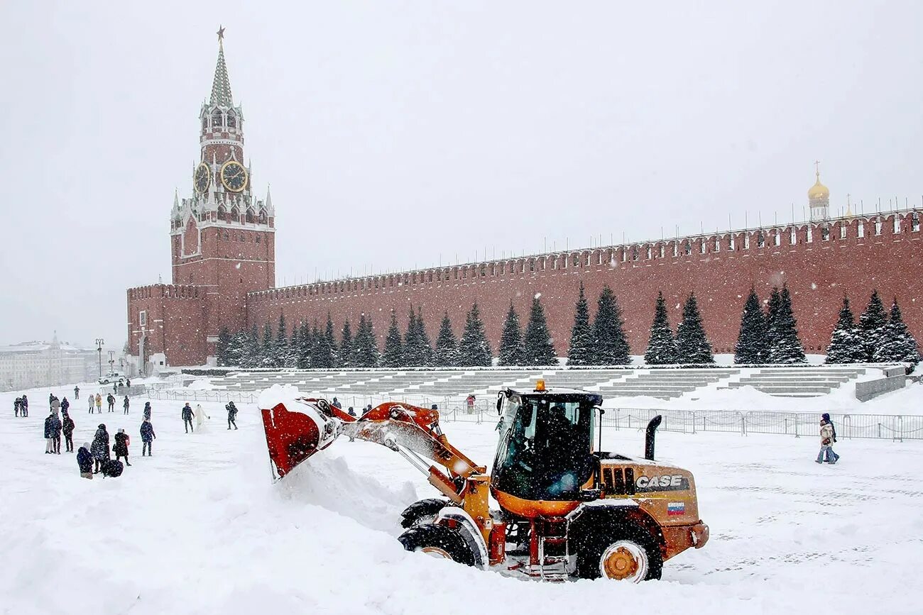 Москва теплая зима. Сугробы в Москве 2022. Москва снегопад 2021. Снегопад в Москве 13 февраля 2021. Снег в Москве.