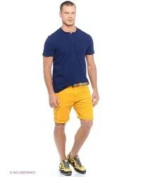 Желтые мужские шорты. Желтые шорты мужские. Мужские желтые шорты и футболка. Шорты мужские синие с жёлтым. Синяя футболка и желтые шорты.
