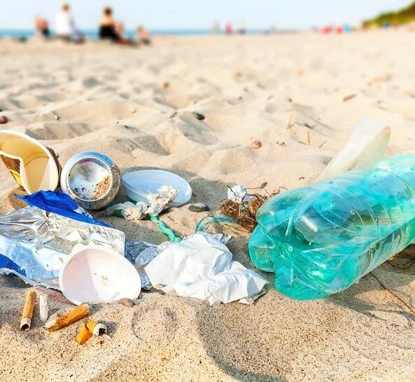 Beach clean. Мусор на побережье. Экология пляж. Мусор на пляже. Пластик в море.