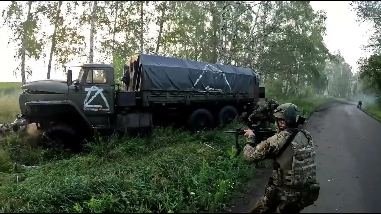 Расстреляли грузовик. Чеченские военные. чеченцы военные. расстреляли урал в белгородской области. всу расстреляли автомобиль.