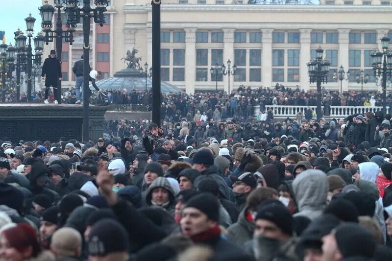 Беспорядки на Манежной площади 2010. Манежная площадь 2010. Митинг на Манежной 2010. Манежная площадь 2010 революция.