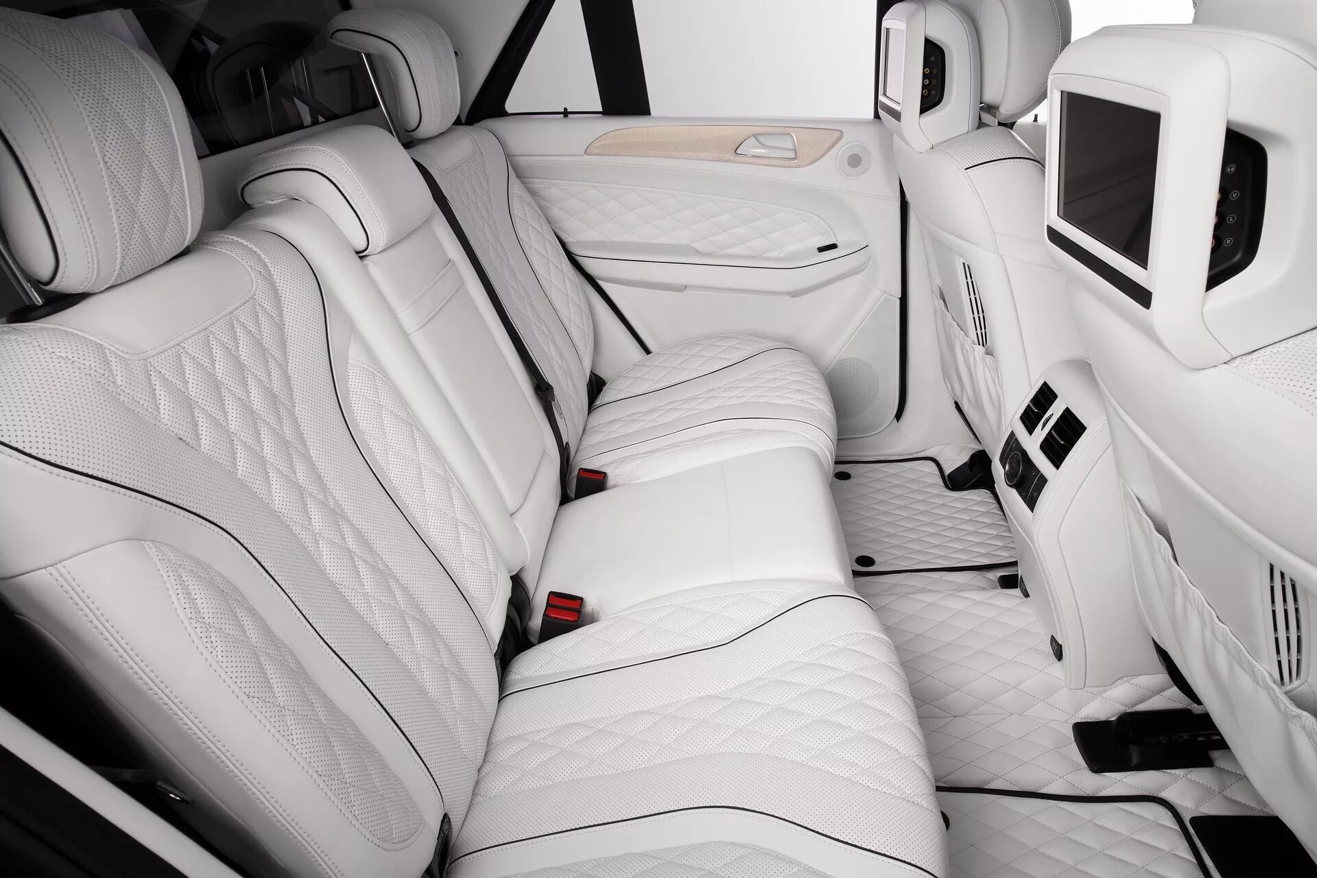 Volkswagen new compact coupé. Салон бентли алькантара. Бел салон. Мерседес белый 300 салон. Фольксваген жук 2023 салон.