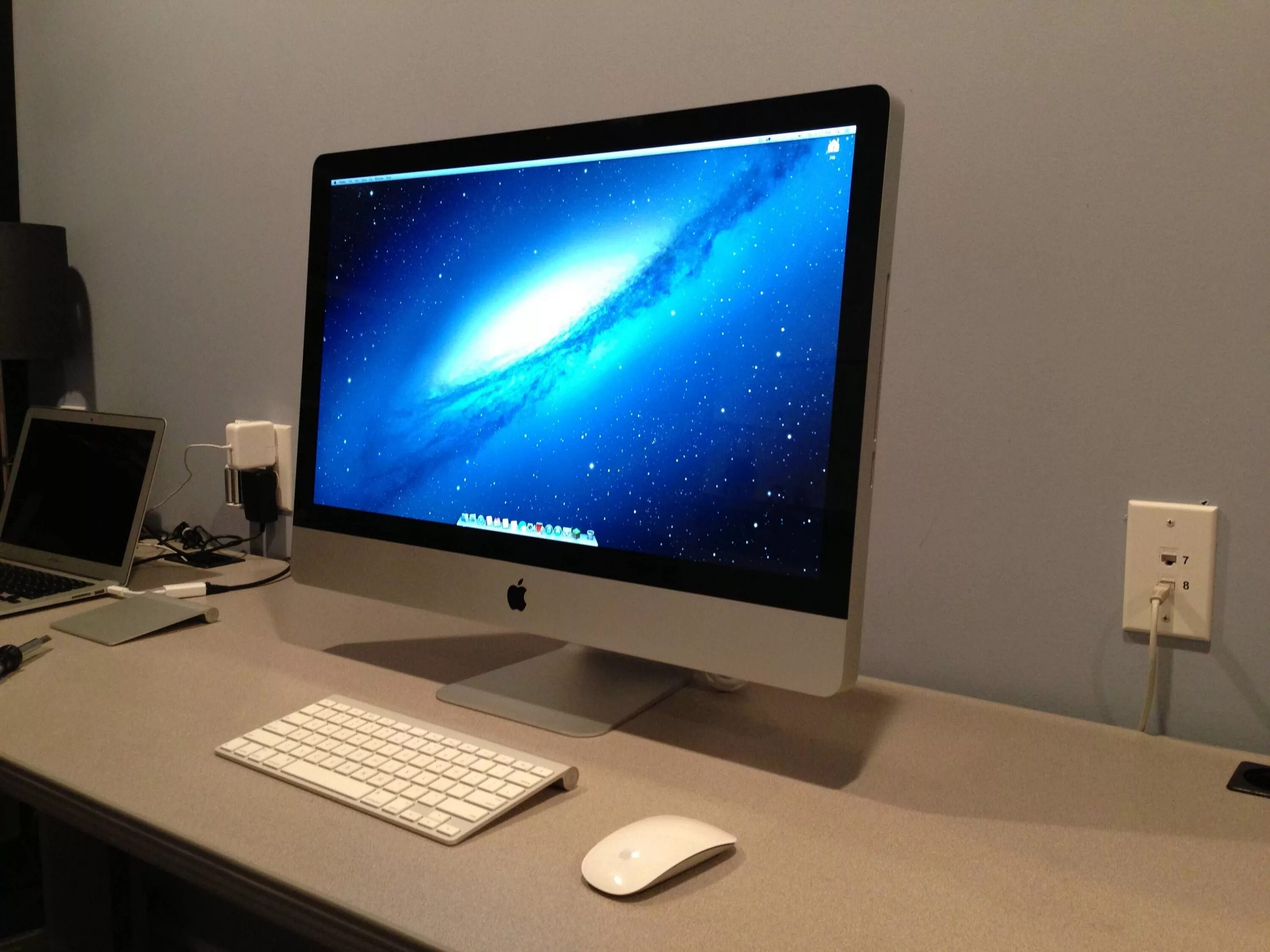 Фотки айфона компьютера. IMAC 27 2010. Apple IMAC 27" 2010. IMAC (27-inch, Mid 2011). Моноблок IMAC 27 дюймов.