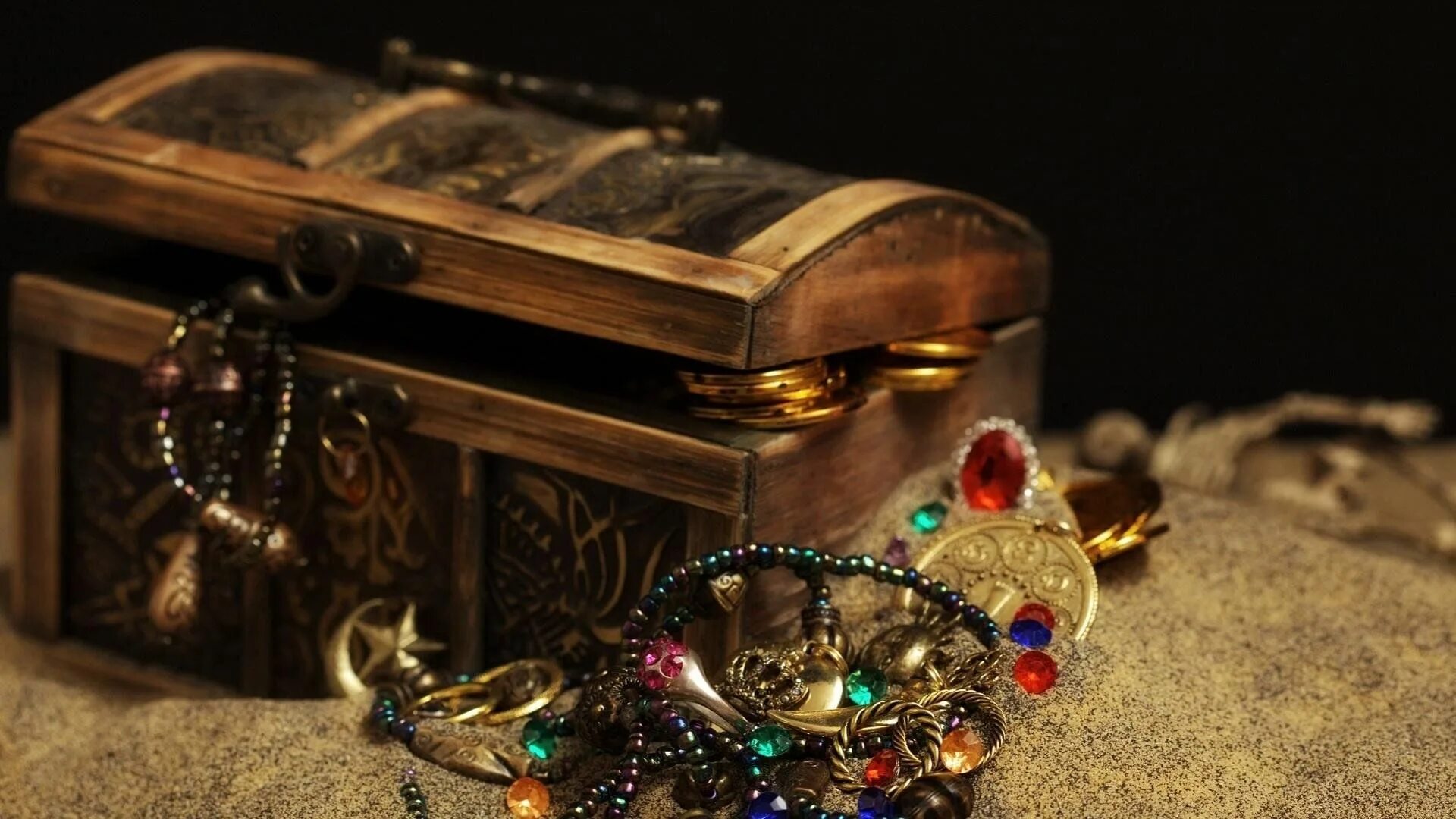 Клад золото. Старинный сундук с драгоценностями. Открытый сундук с золотом. Сундук с сокровищами. Пиратский сундук.