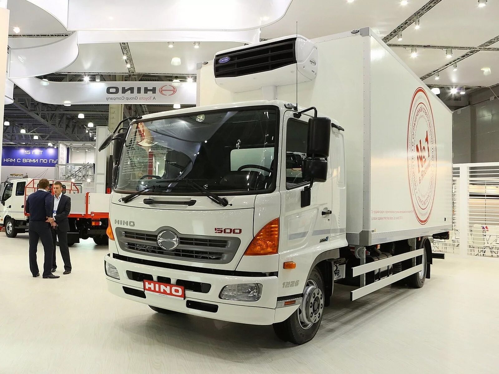 Японские грузовые автомобили. Японский грузовик новосибирск. Японский mitsubishi fuso. Hino 700 zy 8x4. Японский грузовик новосибирск.