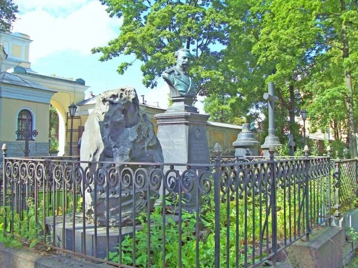 кладбище никольск. кладбище никольск. могила старовойтовой в александро-невской лавре. могила вяльцевой александро невская лавра. кладбище в п.