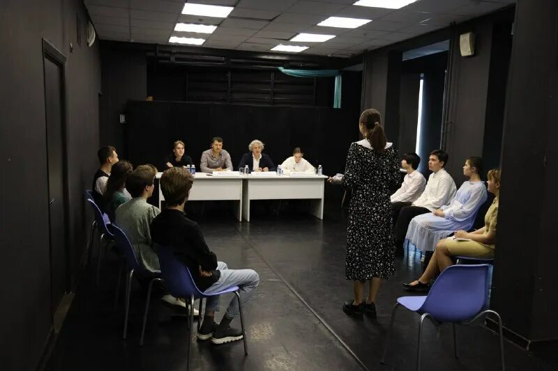 Из триста пятой аудитории. Из триста пятой аудитории. Аудитория людей. 137 аудитория рэу. Из триста пятой аудитории.