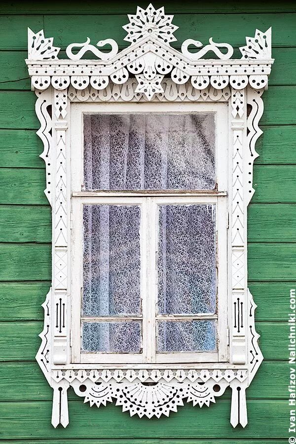 Старые наличники на окна. Узорные наличники. Украшение окон наличники. Владимирская пропильная резьба наличники. Украшение окон наличники.