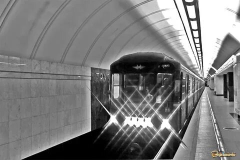 Белая станция метро