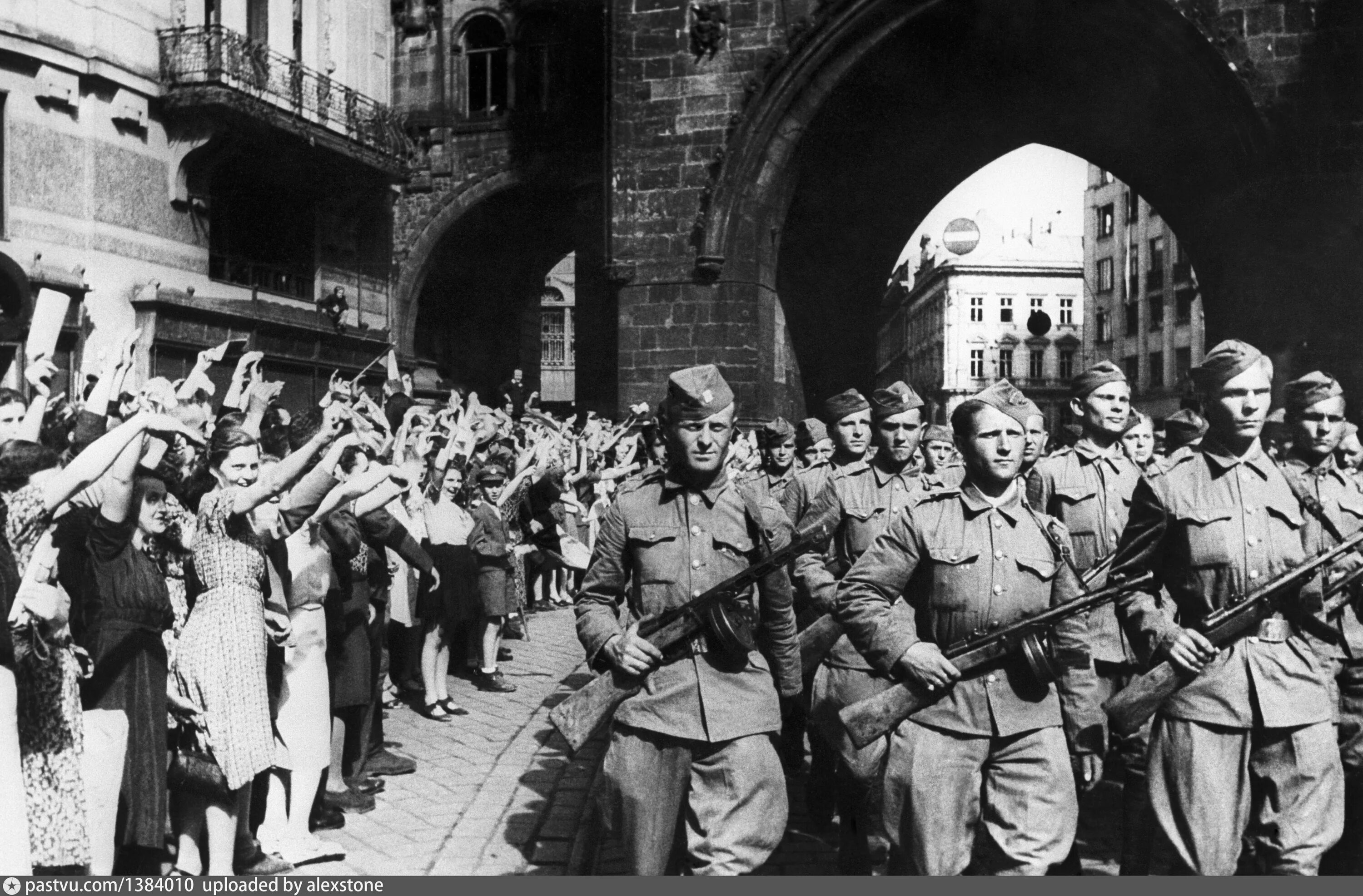 Немецкие города времен великой отечественной. Освобождение Братиславы 1945. 6 Мая 1945 года Пражская операция. Советские войска в Праге 1945 год. Пражская операция 1945 освобождение Чехословакии.