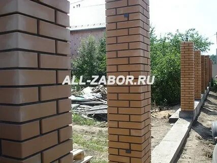 Сколько кирпичей уходит на столб для забора