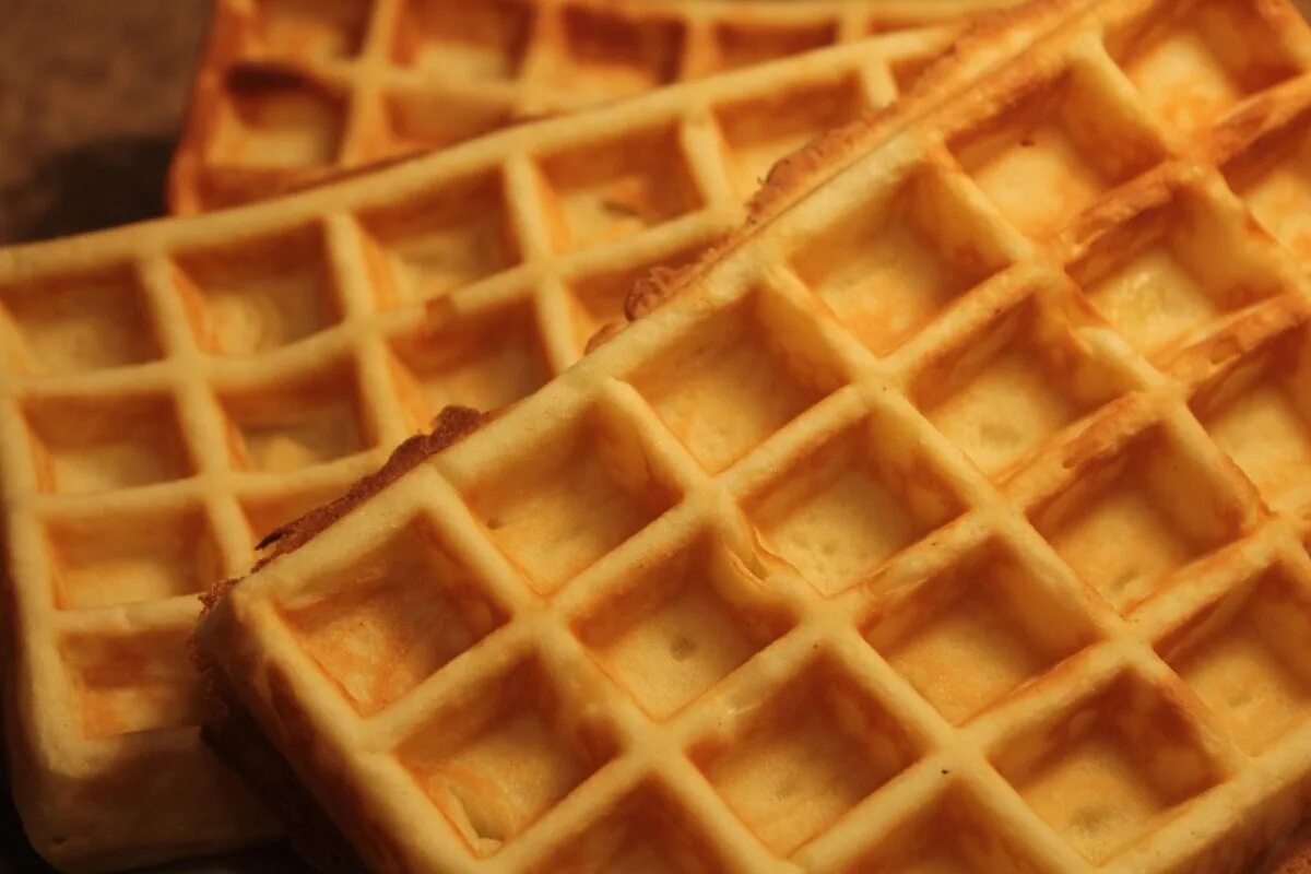 разноцветные венские вафли. вафли вафер. блу вафл. разноцветные вафли. радужная вафля.