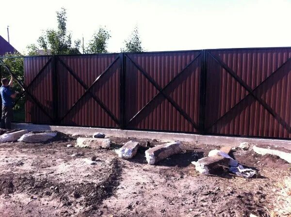 Забор 40 метров. 5 метра. Рал 8004 забор. Х-кронштейн grand line zn. Забор из профнастила с 20 оцинкованный.