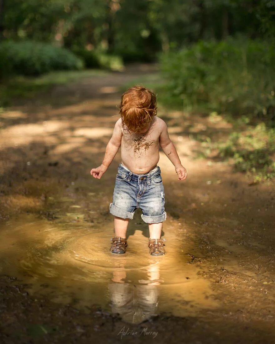 Лето дети. Дети и природа. Мальчик лето. Малыш на природе. Про лето и детство