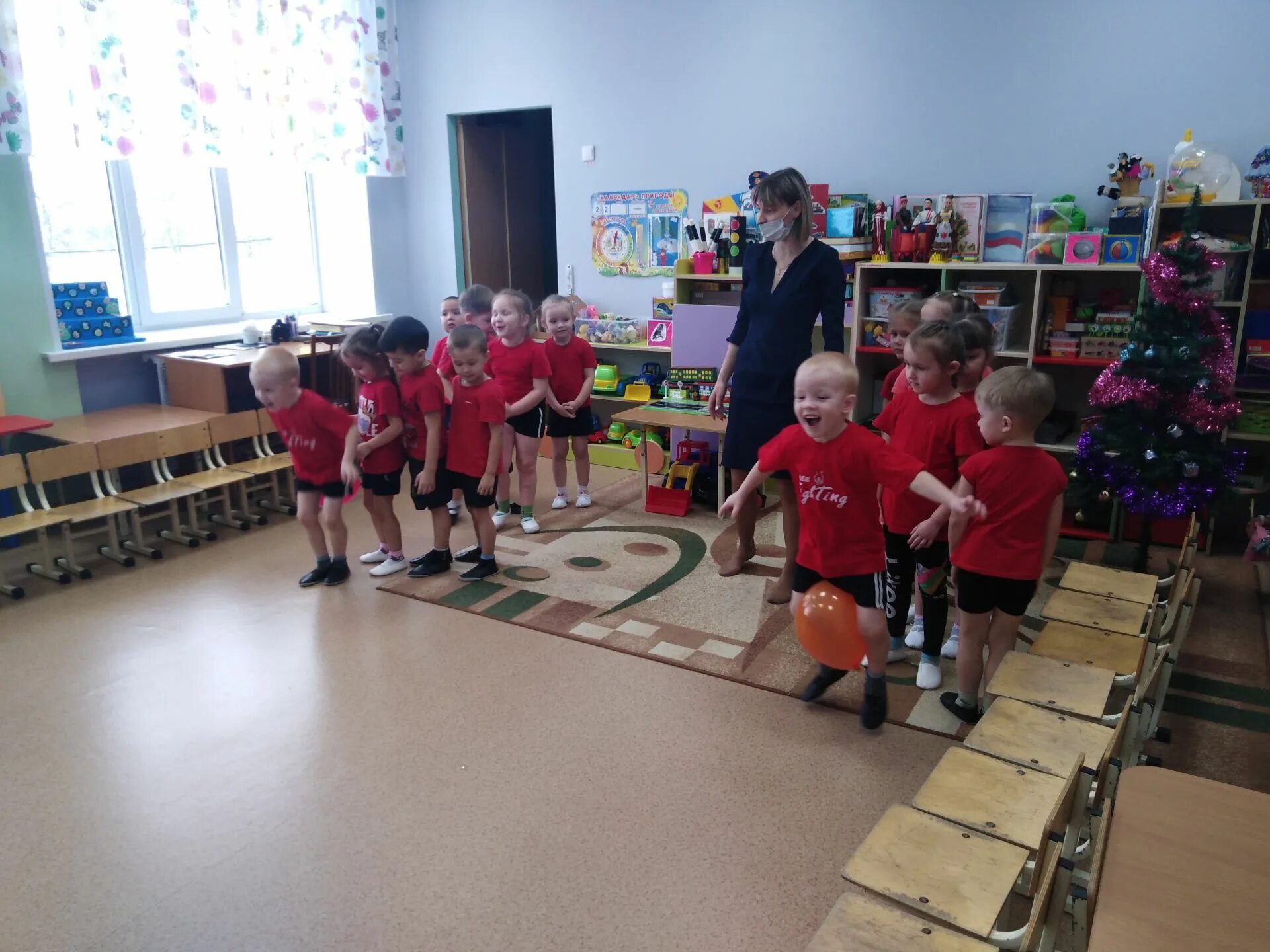 детский сад березка старый. танец маленьких утят в детском саду в старшей группе. детский сад березка старый крым. воспитатели детского сада березка в старом крыму. детский сад березка старый крым.