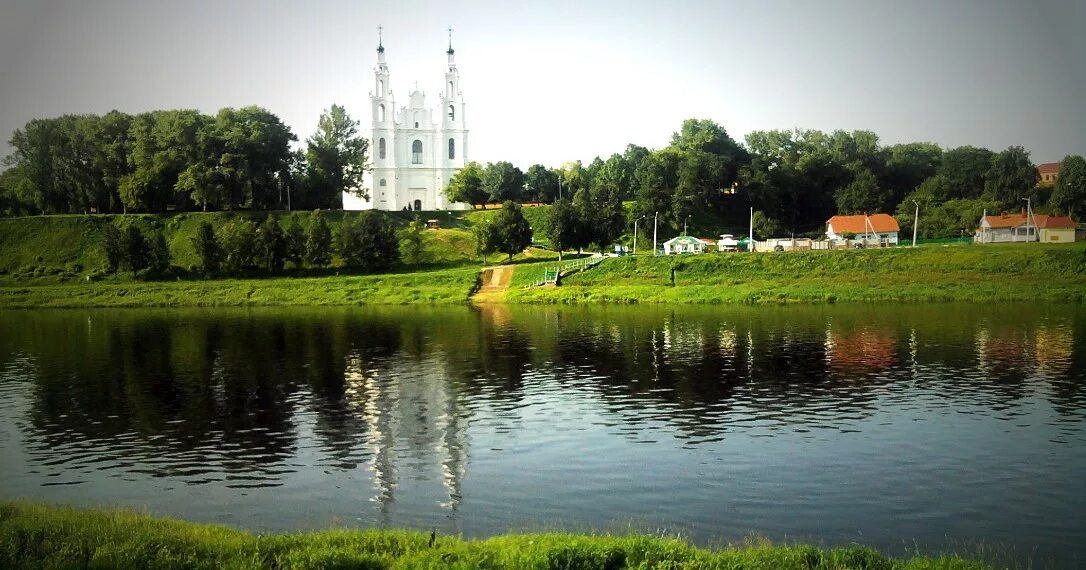 Река двина город. Западная Двина Полоцк. Полоцк река Западная Двина. Река Западная Двина в Полоцке Беларусь. Река Даугава Западная Двина.