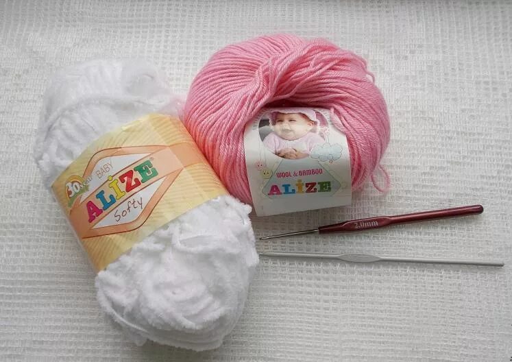 Нитки брал. Ализе Софти для новорожденных. Нитки для вязания для новорожденных. Пряжа для вязания новорожденным. Пряжа для пинеток.