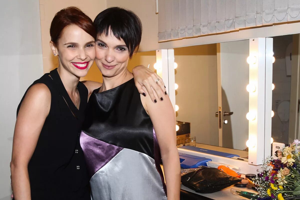 мел из сериала клон сейчас. мел две актрисы. дебора фалабелла клон тогда и сейчас. дебора и синтия фалабелла. дебора фалабелла клон мел.