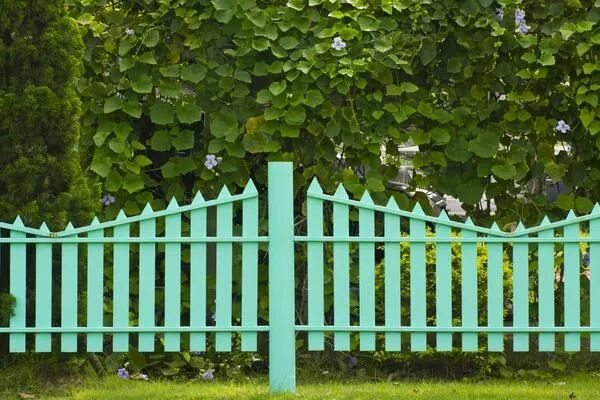 Декоративный забор из штакетника разноцветный 9м в Великих Луках