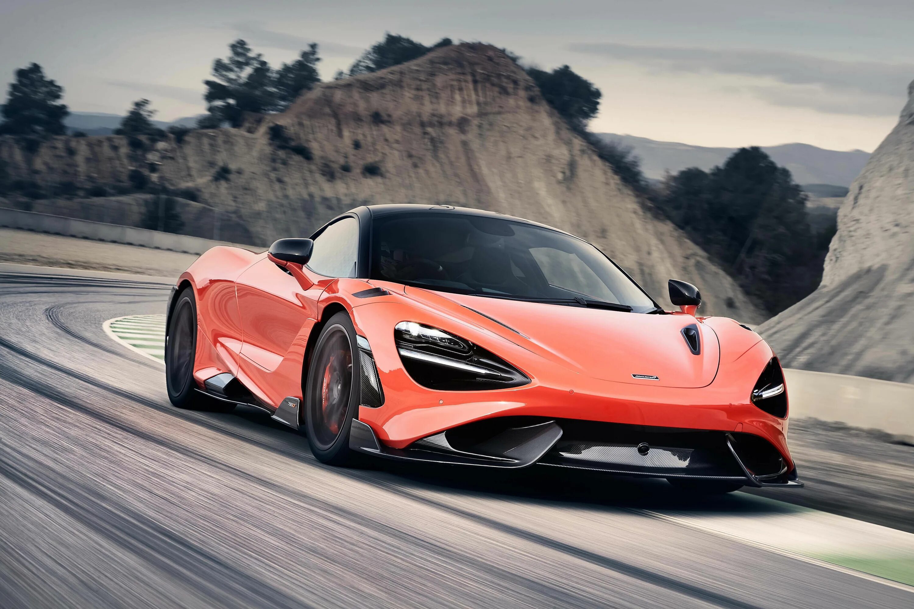 Машина 2021 купить. MCLAREN 765lt. MCLAREN 765lt 2021. MCLAREN 765lt 2020. Макларен 765.