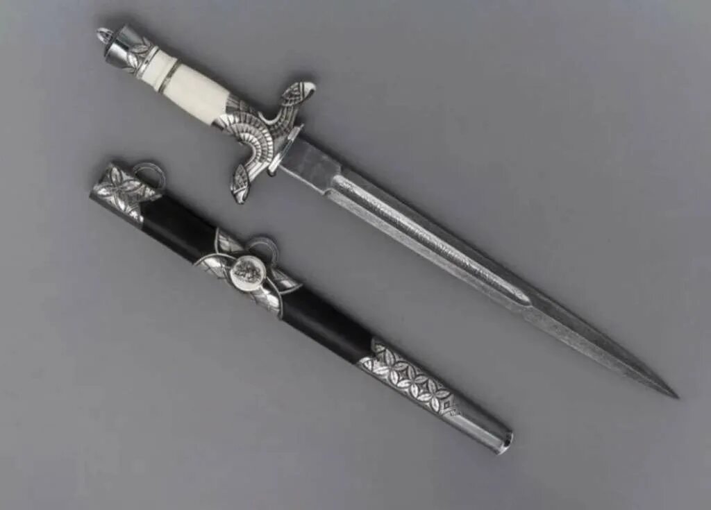 Стилеты оружие. Что такое стилет. Трехгранный стилет. Стилет холодное оружие. Панцербрехер кинжал.