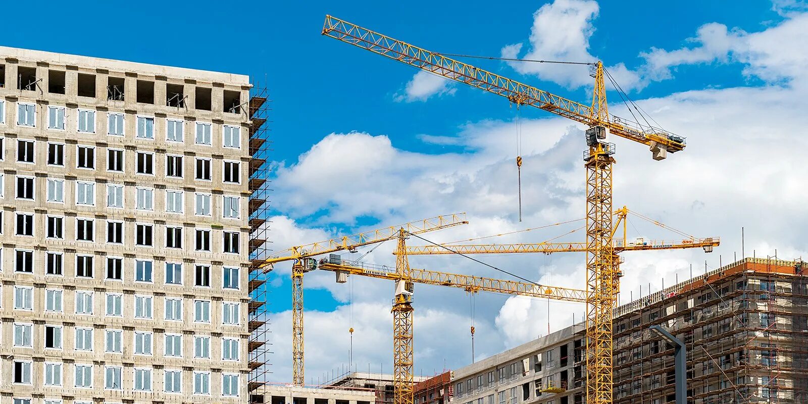 Стройка многоэтажного дома. Стройка в городе. Рынок жилья москва. Стройка дома. 3 5 млн кв.