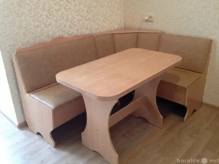 Уголок много