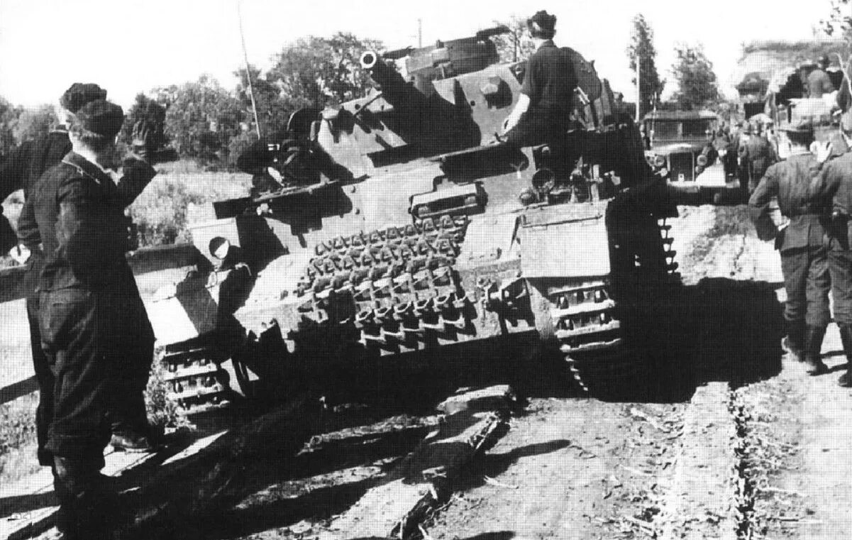 13 танков на 7 рот. 7 Танковая дивизия вермахта 1941 PZ Kpfw i. 11 Танковая дивизия вермахта. PZ IV 1941. 15 Танковая дивизия вермахта PZ III.