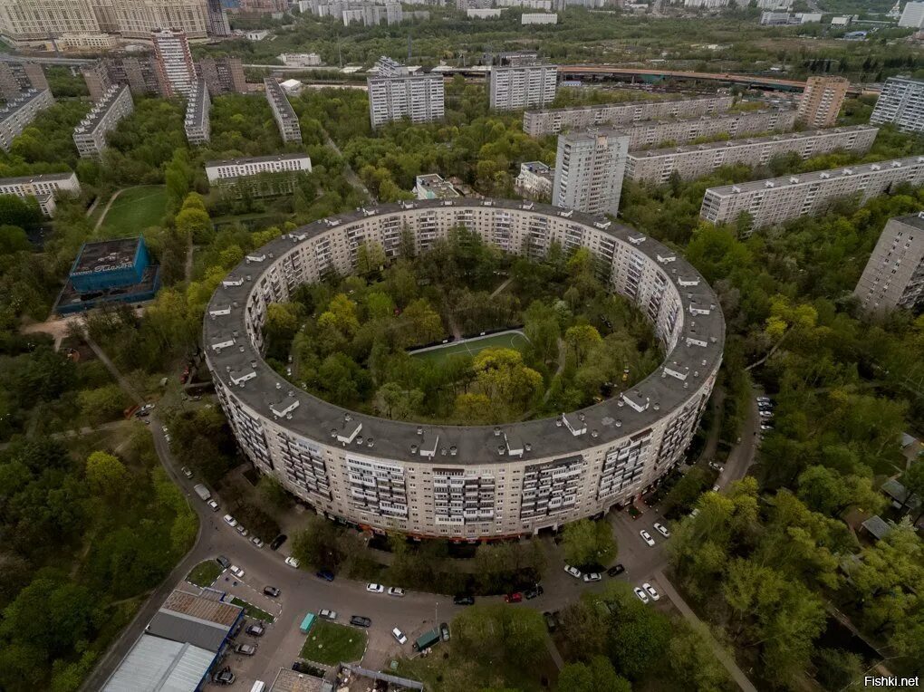 Самый длинный дом в петербурге. Круглый дом очаково-матвеевское. круглый дом в москве очаково-матвеевское. ул нежинская дом 13.