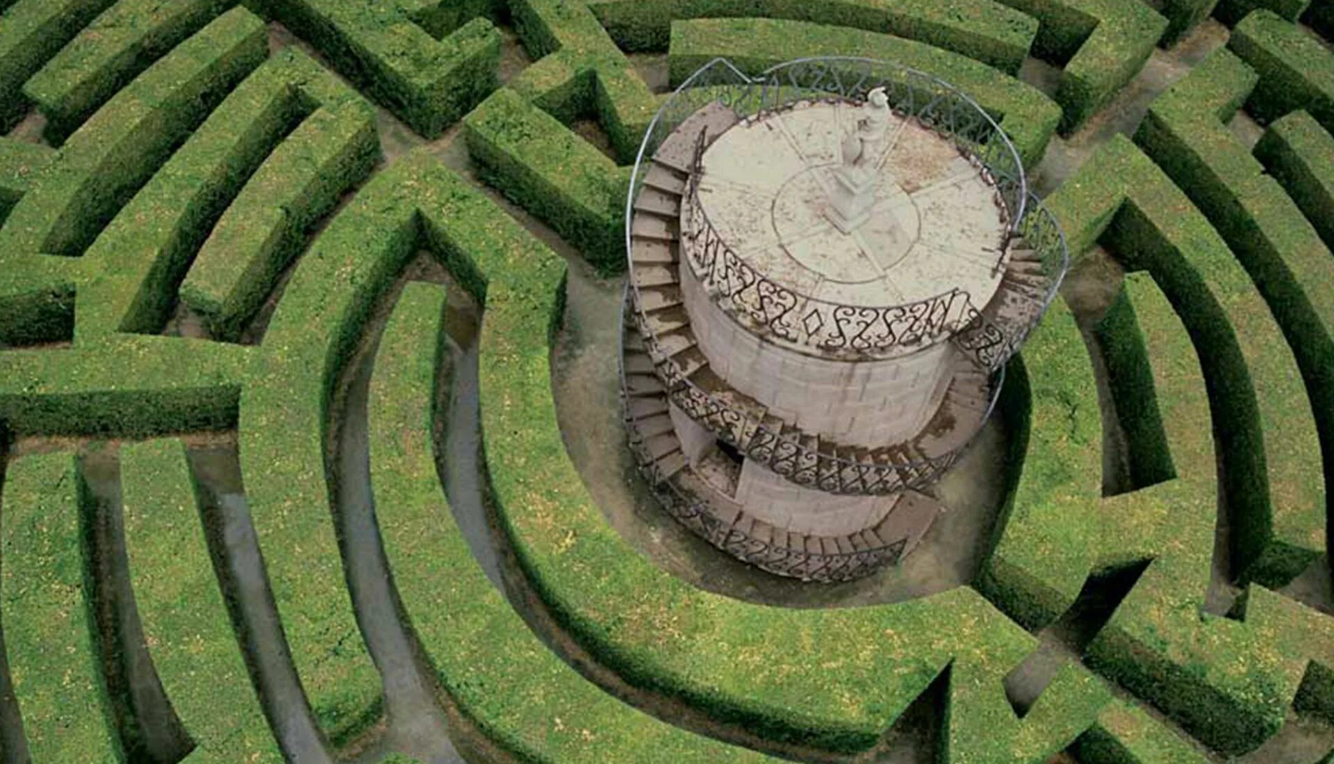 Лабиринт longleat hedge maze. Италия лабиринт фонтанеллато. Лабиринт longleat hedge maze. Старинный лабиринт. Как называется лабиринт.