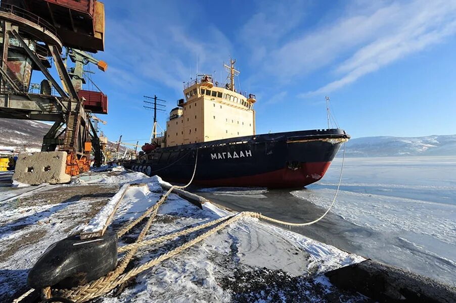 Каких птиц завезли в магадан пароходом. Порт Магадан. Морской торговый порт Магадан. Порт Нагаево Магадан. Порт Магадан бухта Нагаева.