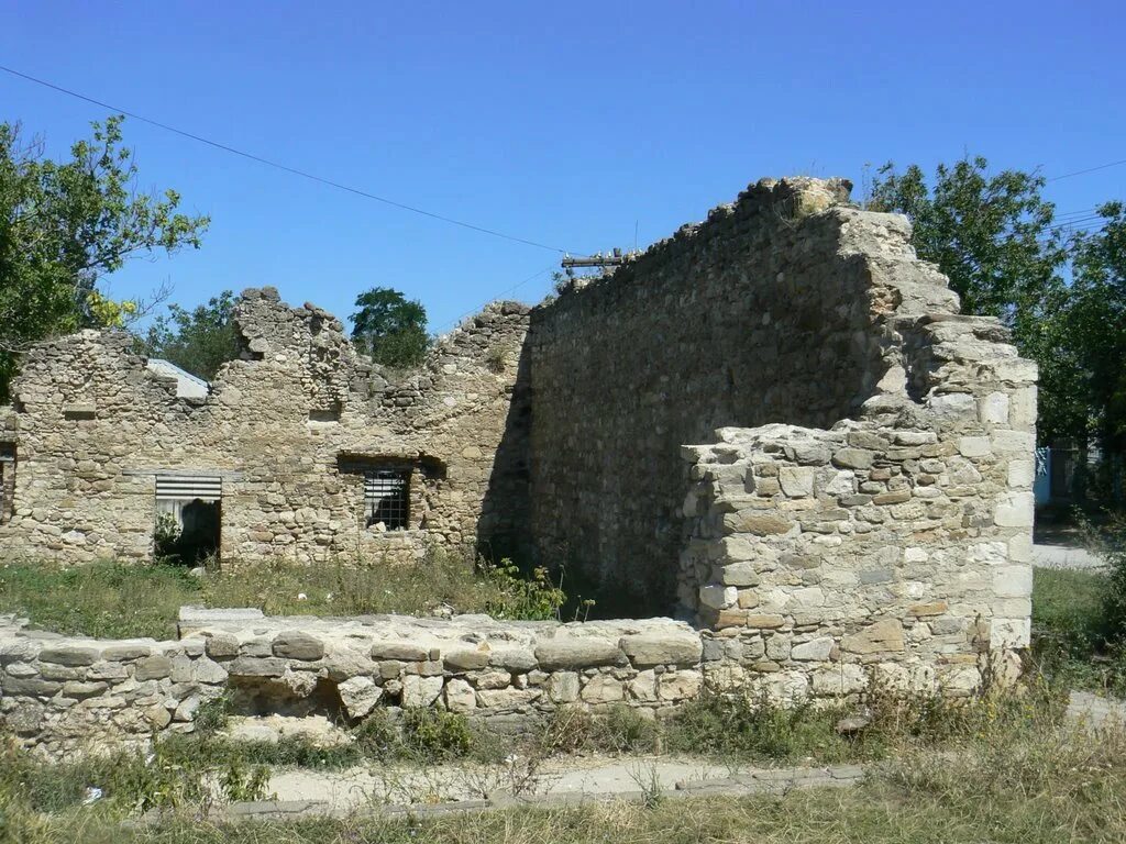 На неделю на в старом крыму. Мечеть Бейбарса старый Крым. Мечеть Султана Бейбарса в Крыму. Мечеть Бейбарса в Старом Крыму. Старый Крым город Солхат.