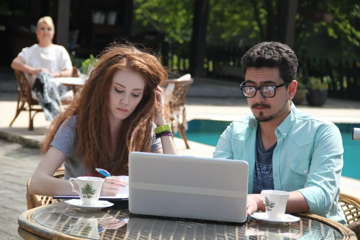 Барыш. Любовь напрокат 1 сезон 1 серия. Любовь напрокат сериал 4 серия. Турецкий сериал дефне и омер 2 сезон. Любовь напрокат первая ночь омер и дефне.