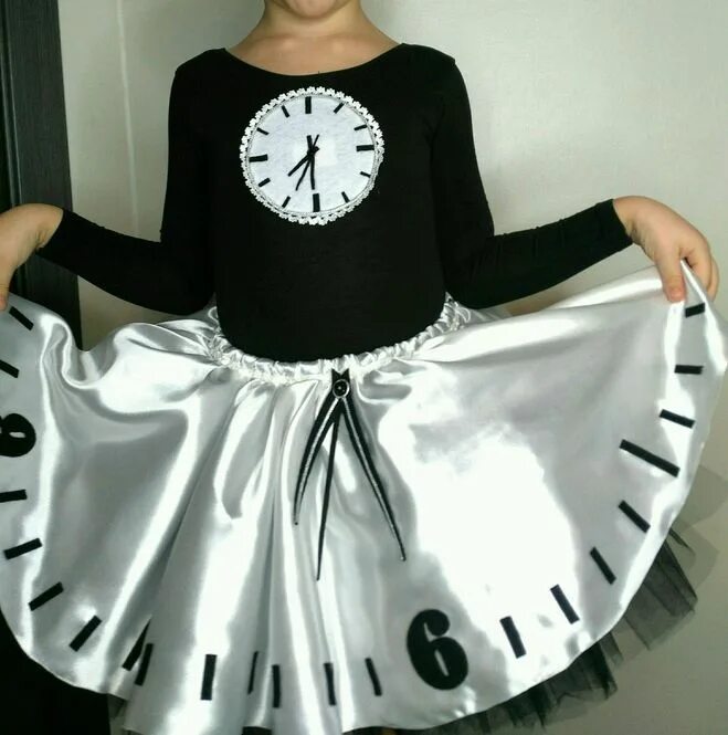 костюм часики для девочки на новый год. костюм часики. костюм минуток на новый год детский. новогодний костюм часики. новогодний костюм часы для девочки.