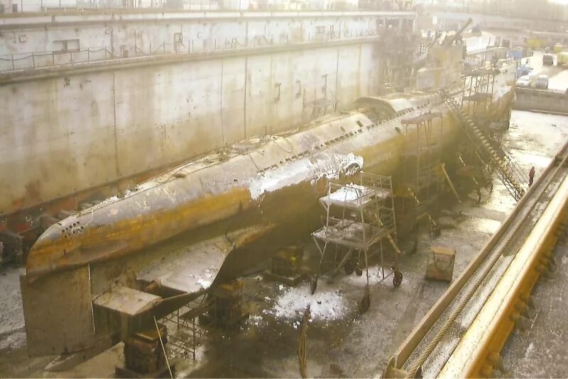 Гремиха апл. 12 августа 2000 затонула подводная лодка курск. L-55 подводная лодка. Подъем подводных лодок. Кладбище подводных лодок советская гавань.