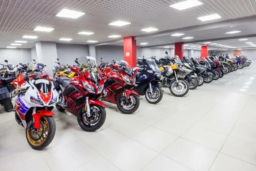 Мотосалон мото. Rolling moto казань. Магазин мотоциклов с доставкой. Мото магазин. Магазин мотоциклов.