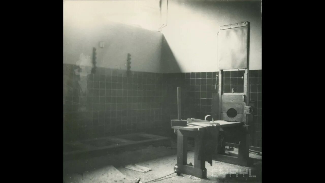 Пытки гестапо. Тюрьма Плетцензее гильотина. Тюрьма Панкрац гильотина. Музей тюрьмы Плётцензее гильотина.